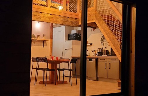 Pouilly-les-Feurs Cottage | Rustic cabin for 4, pet-friendly retreat