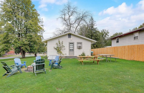 Markesan Cabin | Rustic Cabin | LakeAccess, Kayaks, Bikes, Arcades