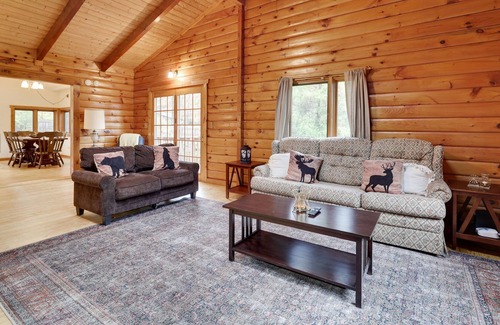Cresco Cabin | Rustic Cabin Retreat w