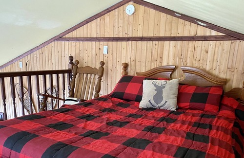 Saint-Colomban Apartment | Rustic cabin style mini-loft in the forest #301622