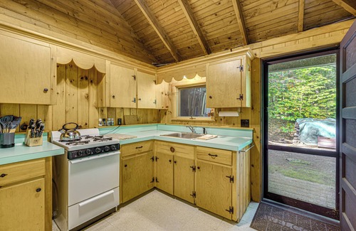 Holderness Cabin | Rustic Cabin w/Squam Lake Access & Fireplace!
