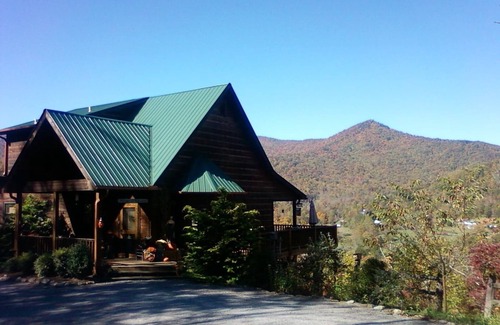 Hiawassee Cabin | Rustic cabin with million dollar views!
