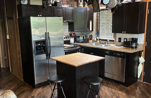 Gainesville Cabin | Rustic Cedar Cabin On Lake Lanier with Private Dock