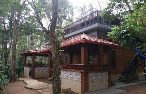 Kaimane House | Rustic Charm Wayanad - Interlocked (Entire studio)