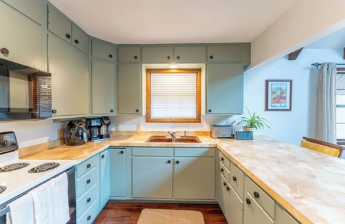 Mountain View Cabin | Rustic charm with modern amenities, ensuring a comfortable and memorable stay.