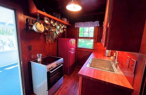 Bryans Road Ski Chalet | Rustic Colonial Chalet w/AC, only 40 minutes from Washington, D.C. - 2 bedrooms