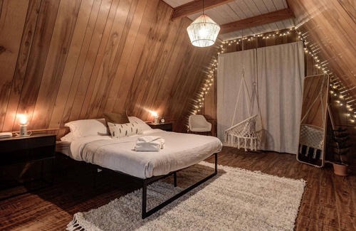 Sudbury Cottage | Rustic & Cozy A-Frame cottage | Fireplace | Pool Table | Movie room