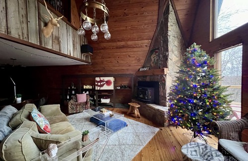 Whites Creek Cabin | Rustic Cozy Cabin, 20 minutes from Downtown Nashville! 30 day minimum stay