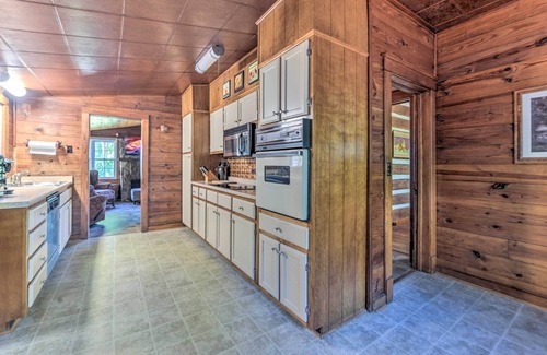 Dover House | Rustic Dover Retreat w/Porch - Walk to Boat Ramp!