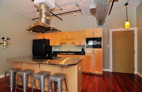Downtown Apartment | Rustic Downtown Living - 1BR/1.5BA