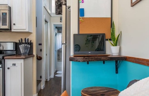 Woodland Park House | Rustic Escape| Fireplace, BBQ Grill & Scenic Views