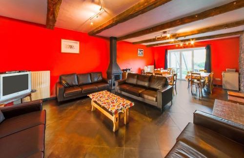 Ambly House | Rustic Estate with Sauna