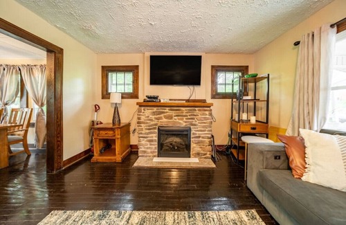 Akron House | Rustic Family Retreat in Akron