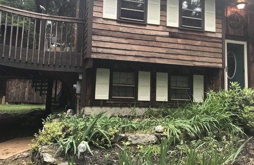 Brunswick House | Rustic Getaway