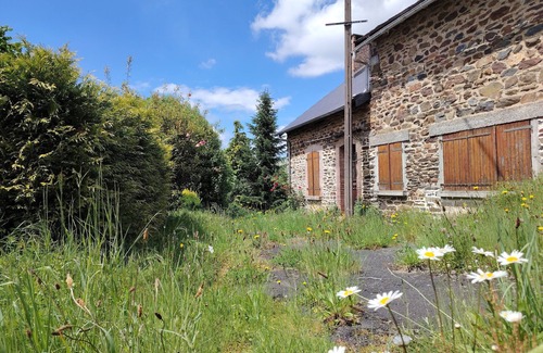 Saint-Clement House | Rustic gite "La Plume et l'oiseau" (The feather and the bird)