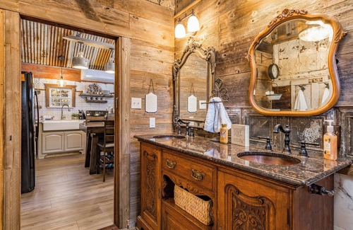 Coleman Cabin | Rustic Grace Cabin near Tishomingo, Oklahoma