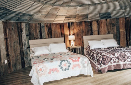 Tebbetts Cabin | Rustic Grain Bin Lodge with WiFi and AC in Loose Creek, MO