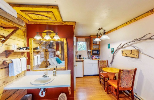 Cedaredge Cabin | Rustic hideaway with great shared amenities