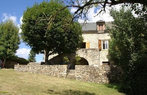 Pierrefiche House | Rustic Holiday Home in Saint-Geniez-d'Olt with a Garden