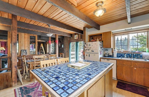 Chiloquin House | Rustic Home w/Deck & Grills on Williamson River!