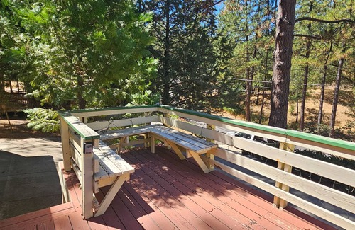 Groveland House | Rustic home with large decks & pool - great locale near the marina