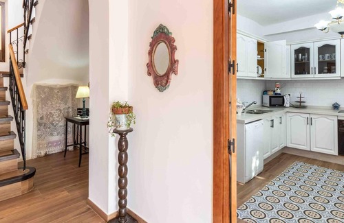 Niguelas Villa | Rustic house with fireplace and wifi