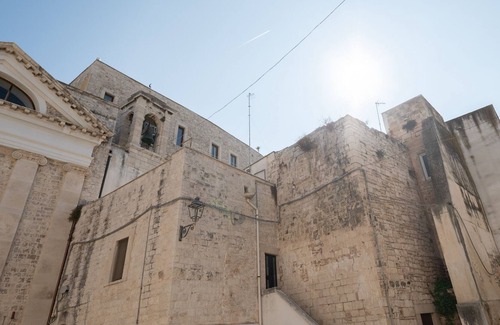 Giovinazzo Apartment | Rustic in White Stone