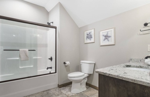 Indian Point Villa | Rustic & Lavish 7 BR Cabin Steps from Water's Edge - Indian Point (C05)