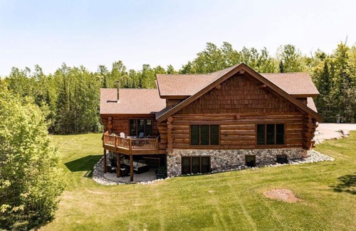 Bovey House | Rustic log home with lots of room to relax.