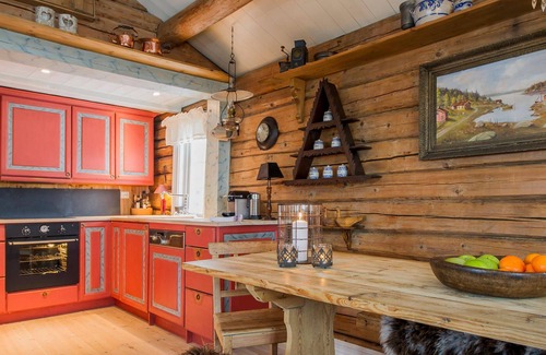 Sor-Aurdal House | Rustic log house, originally a farmhouse from 1850, beautifully situated on a hill on the outskirts