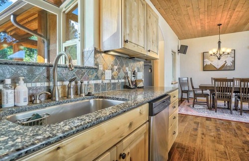 Woodland Park Ski Chalet | Rustic Lux! Private Cabin, Hot Tub, Game Room A+