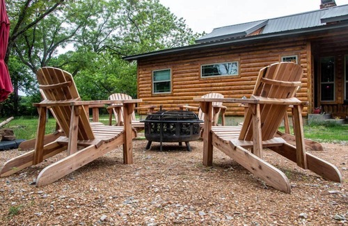 Albany Cabin | Rustic/Luxurious OKLA Log Cabin -Cannabis Friendly