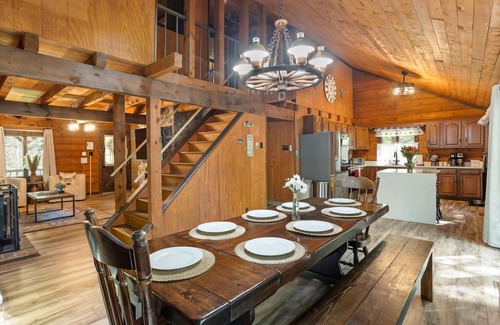 Locust Lake Village Cabin | Rustic Luxury - Log Cabin in the Pocono Mountains - Indoor Sauna- Close to Ski