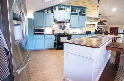 Lanark Highlands Cottage | Rustic Meets Luxury