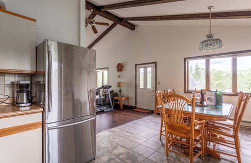 Windham Ski Chalet | Rustic Mountain view Cabin 5 mins to Ski Area!