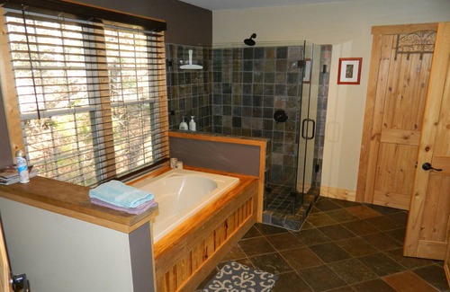 Dahlonega Cabin | Rustic Retreat Near Wineries