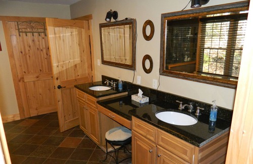 Dahlonega Cabin | Rustic Retreat Near Wineries