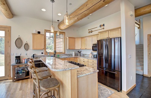Dayton House | Rustic Retreat on Flathead Lake