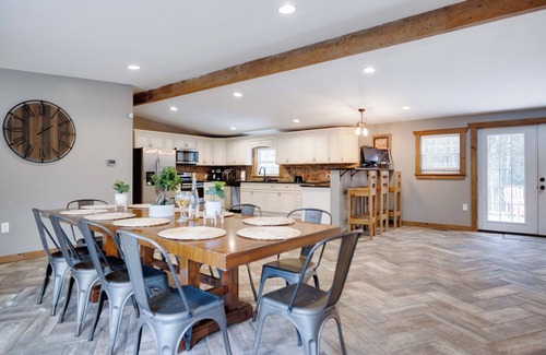 Jonas House | Rustic Retreat with Game Haven