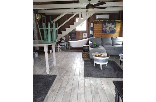 Cottage Grove House | Rustic Romantic Cottage on the river with hot tub