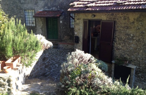 Guzzano-pieve di Controne Cottage | Rustic, romantic barn in Tuscany, in perfect isolation, with spectacular views.