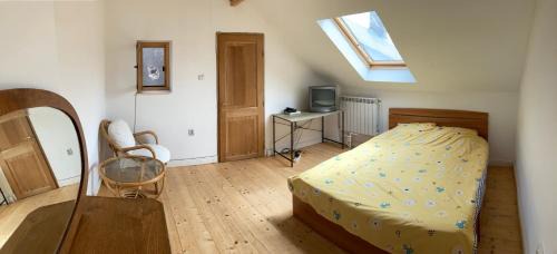 Old Town Apartment | Rustic Room next to beach
