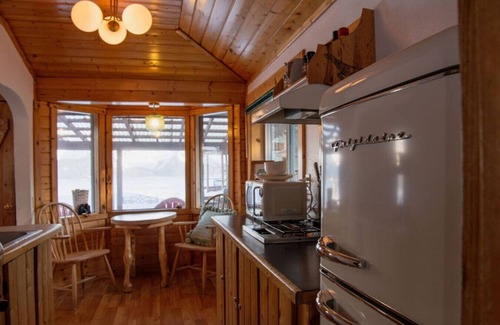 Lowell Point Cabin | Rustic Roots Seaside Cardinal Cabin