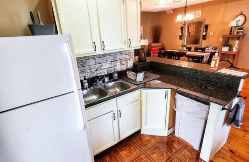 Barnhart Apartment | Rustic Secluded Guest House w/Valley Views + Pool