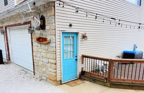 Barnhart Apartment | Rustic Secluded Guest House w/Valley Views + Pool