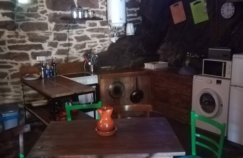 Carballedo House | Rustic stone cottage in Ribeira Sacra. Breathtaking river views.