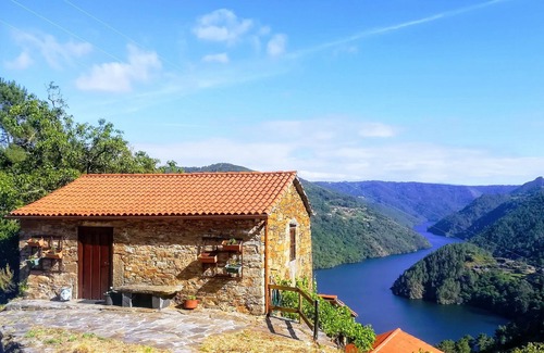 Carballedo House | Rustic stone cottage in Ribeira Sacra. Breathtaking river views.