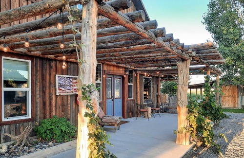 Lazear Apartment | Rustic Studio on Working Cattle Ranch in Olathe!