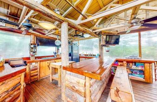 Cedaredge Cabin | Rustic studio with marvelous mountain views