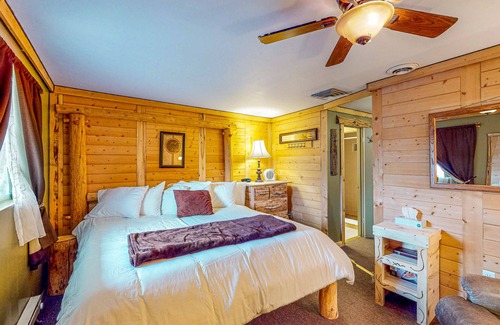 Cedaredge Cabin | Rustic studio with stellar shared amenities